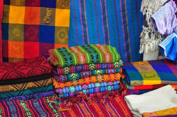 Venda de tecidos no mercado de San Cristobal de Las Casas, no sul do México